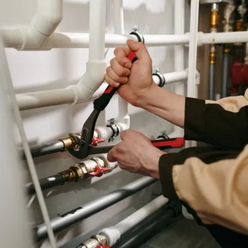 Tlak v topném systému, proč kolísá? Topení Petřík