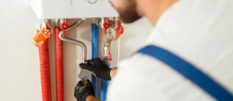 instalace kotle v technické místnosti rodinného domu